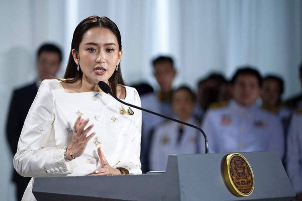 配亿多 泰国总理通话录音引发争议 8名内阁成员正式辞职