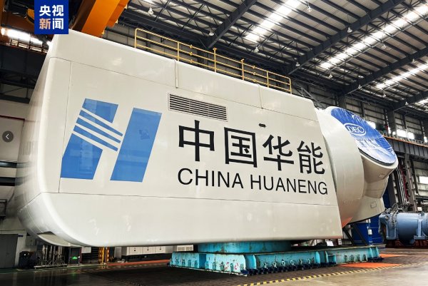 人人生 可抵御17级超强台风&#32;全球最大直驱型漂浮式风电机组下线