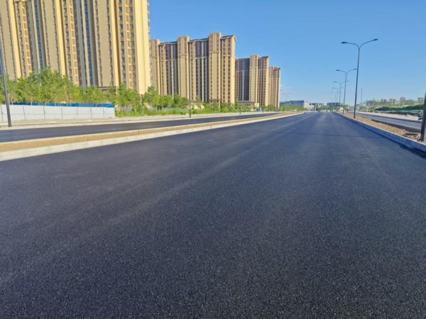 贝贝查 北京通州春明西路道路工程沥青摊铺完成