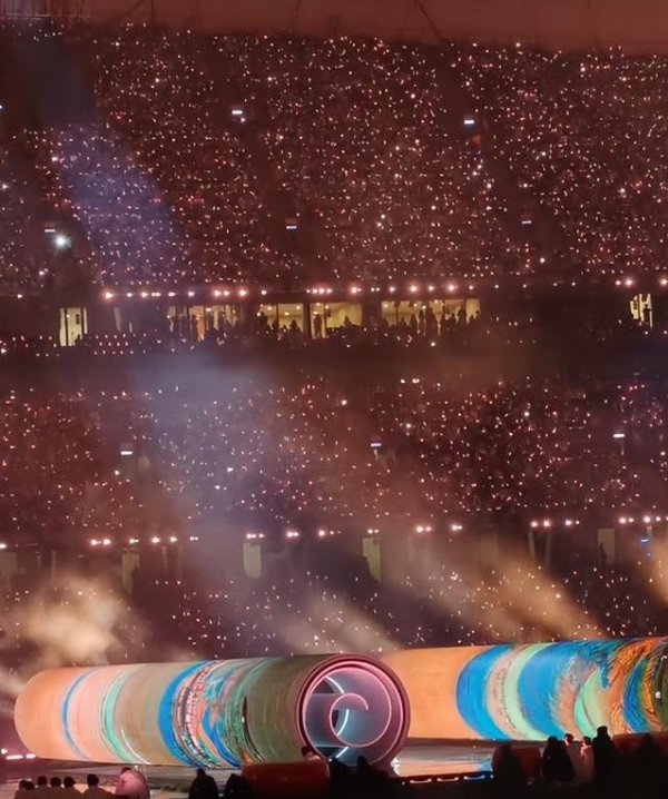 大资本配资 张艺兴鸟巢开唱燃爆全场，张艺谋坐镇指导，75岁国师藏不住笑？